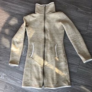 Patagonia long zip up sweatshirt